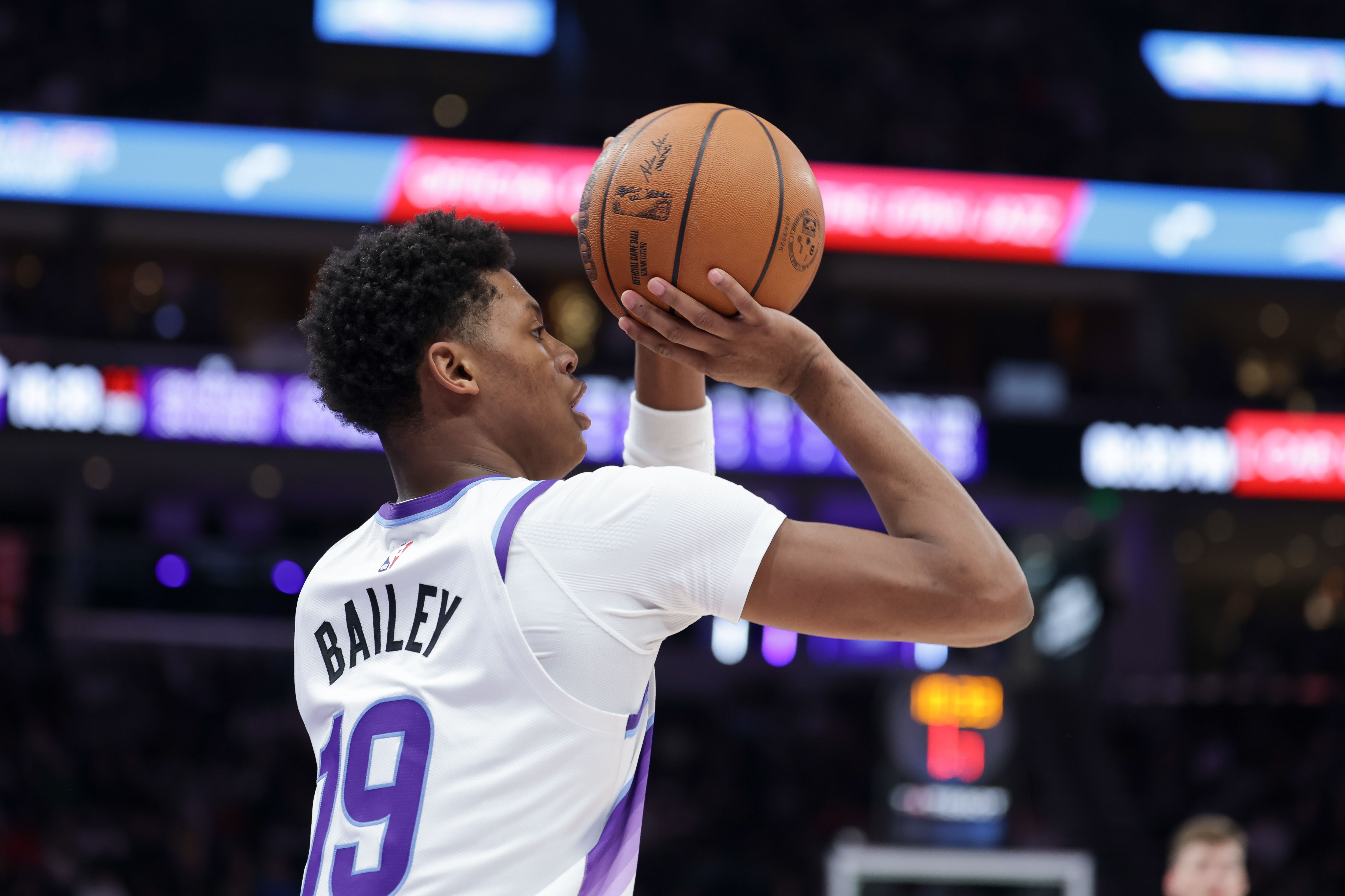 开云赛事-状态起伏大！5号秀贝利半场9中3拿8分1板 次节4中0