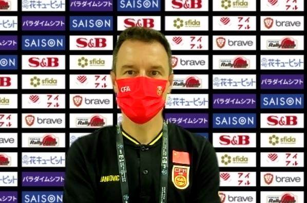 开云体育-扬科维奇不满：没踢出想要的足球 体能问题需纠正